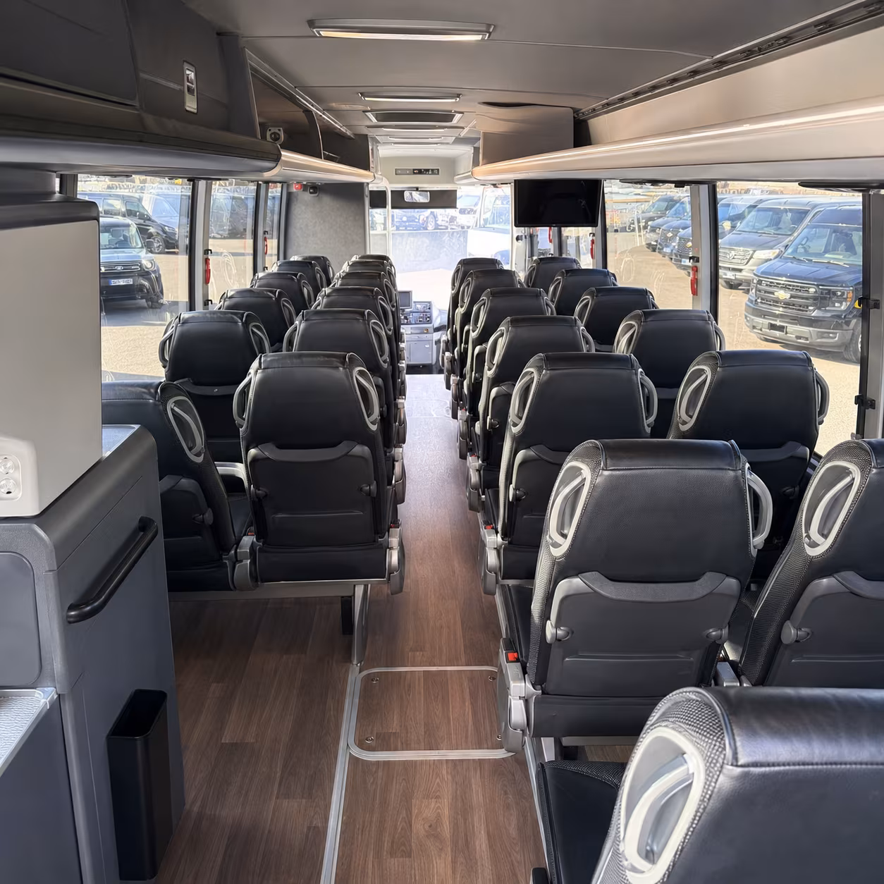charter buses for rochester trade show attendees arriving at roc