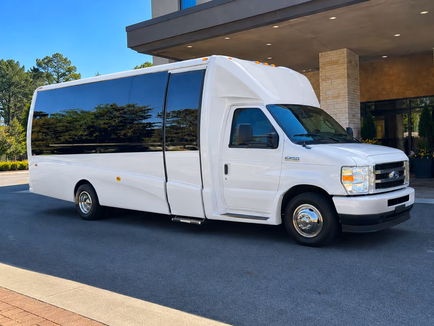secure transportation for your next convention or trade show 1